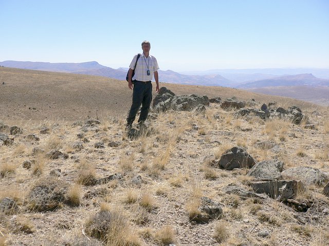 View SE from the nearby hilltop (about 300 m from the confluence 39N 38E