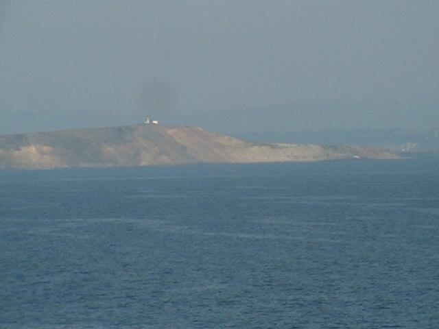 A closer look to Tavşan Island, ESE of the Confluence