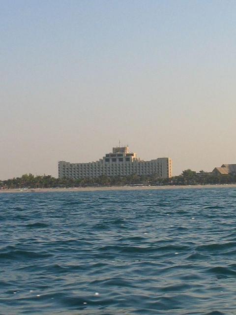 Jabal `Aliy Hotel seen from the sea
