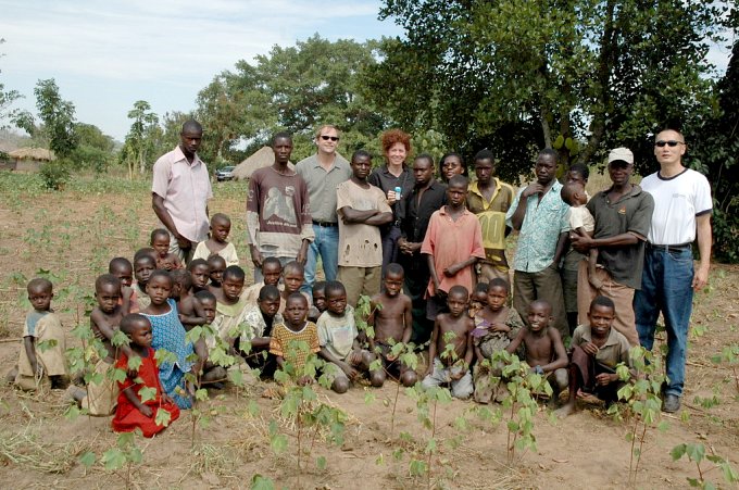 Group photo with the Confluence Point Dwellers