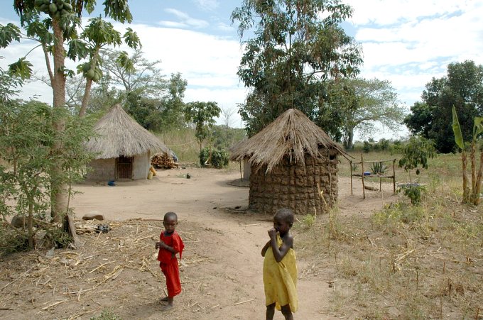 The nearest huts from the Confluence Point - 40 meters