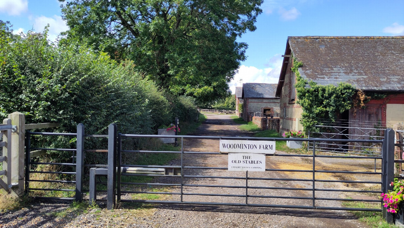 start of walk with gate, about 700 m form the CP