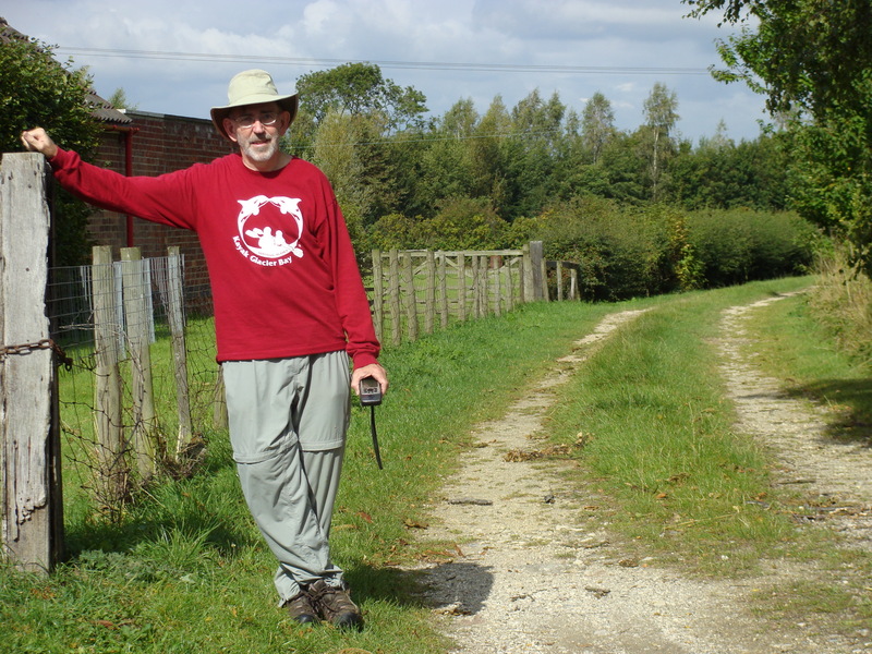 Confluence approach road beside the Village Hall