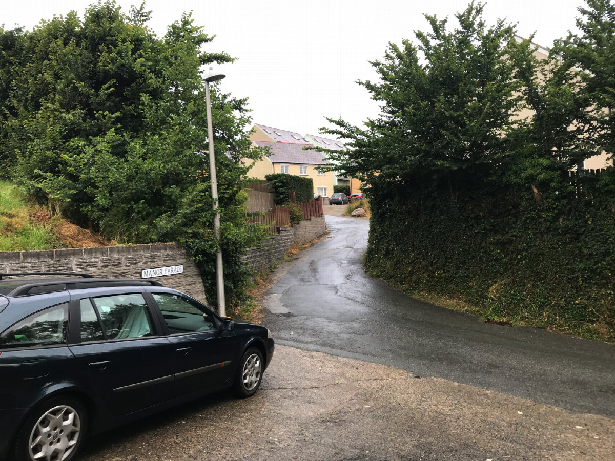 place for the car 30 m west of the CP