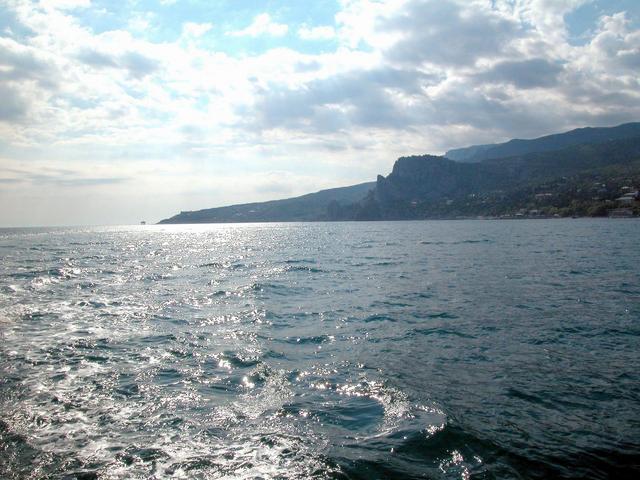 Picture 2 – West view. This is the southern part of Crimea Peninsula. Koshka (Cat) Mountain in the centre