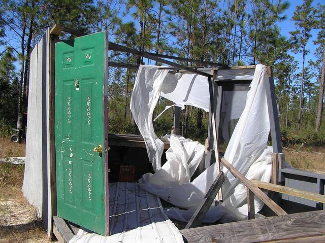 Nearest structure to confluence, possibly damaged by recent hurricanes, 500 meters west of confluence.