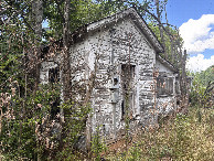 #11: Abandoned farmhouse en route to the confluence on the lane. 