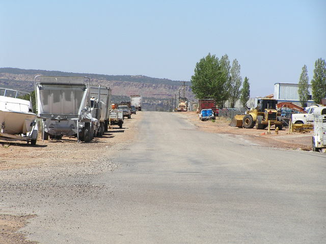 Looking west along Uzona Avenue--Utah on the right, Arizona on the left.