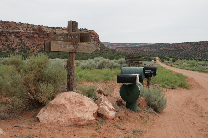 High desert scene at Parashaunt Point Rd enroute to confluence.