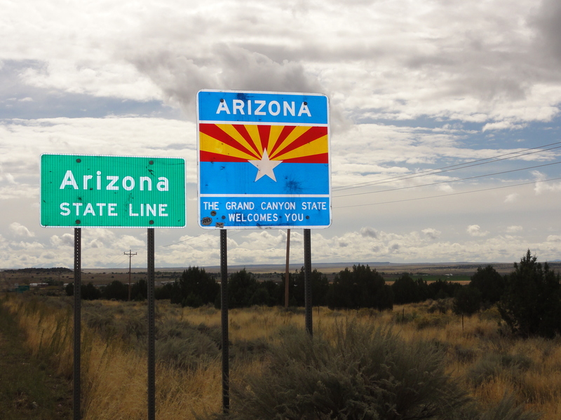 Uzona state line road sign