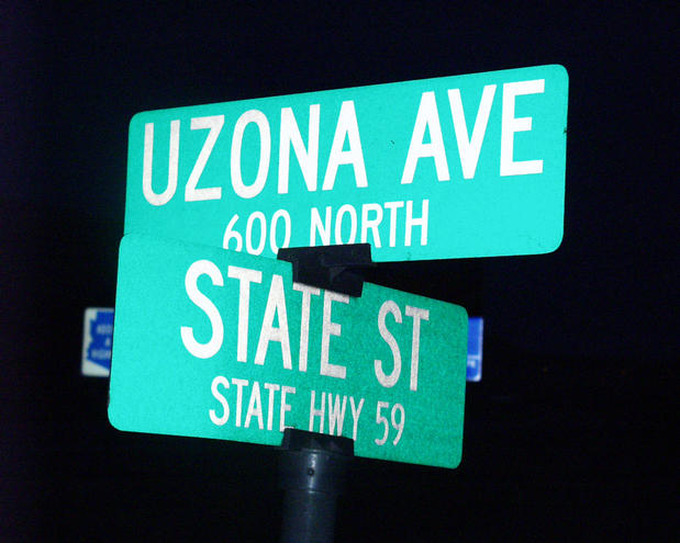 The street sign for Uzona Avenue