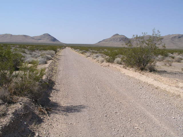 Looking back towards Old Spanish Trail from a non-pulloff on the 36th parallel.