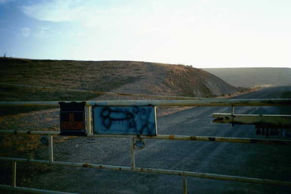 The locked gate with a "no trespassing" (blocked by sun) sign is just 0.6
miles from the confluence point.