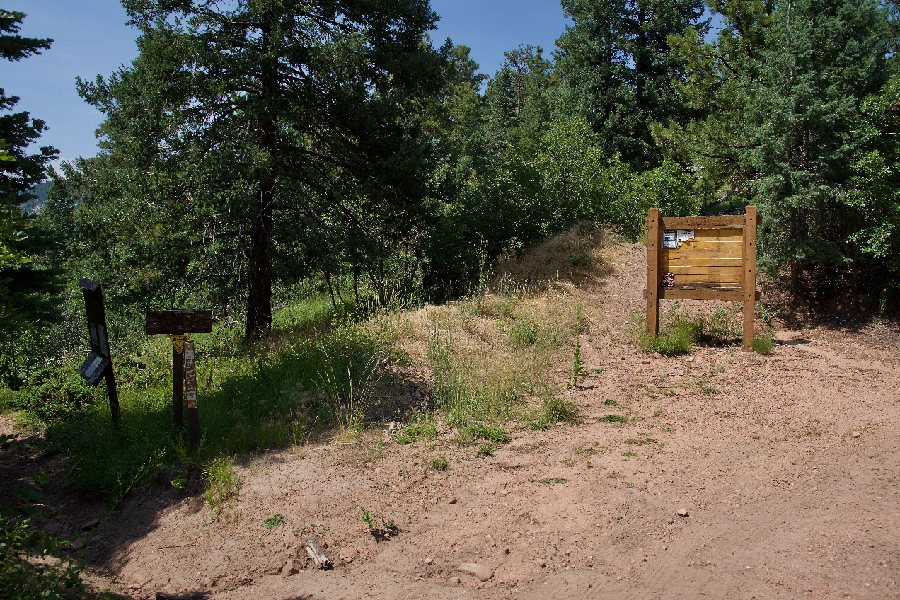The blocked-off end of the dirt road (and the southern terminus of the San Carlos Trail), 0.3 miles from the point