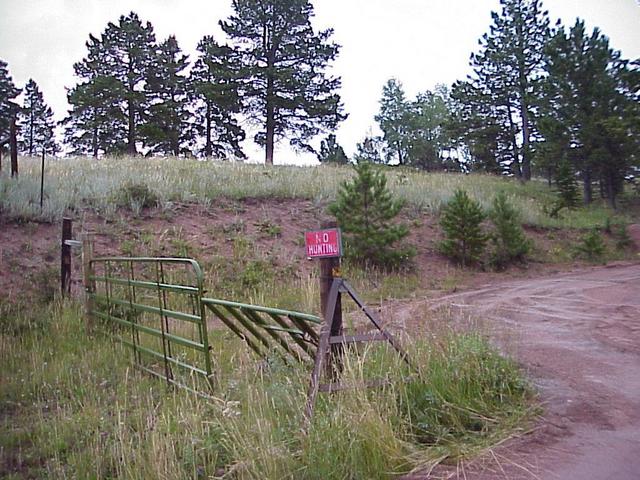 Starting point for the trek to the confluence to the east, after passing through Air Force land gate.