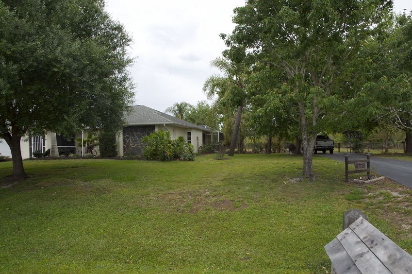 The confluence point lies just 50 feet away, in this home's front yard.  (This is also a view to the West.)