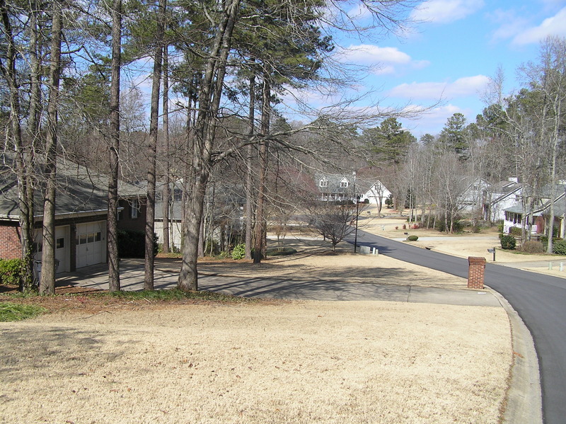 Confluence point from the south.  The confluence lies just beyond the driveway, midway between the mailbox post and the front of the house.