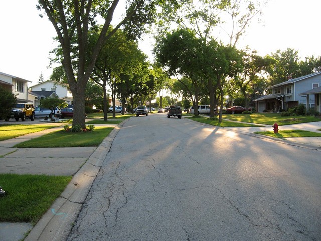 Look west along Brentwood Avenue.