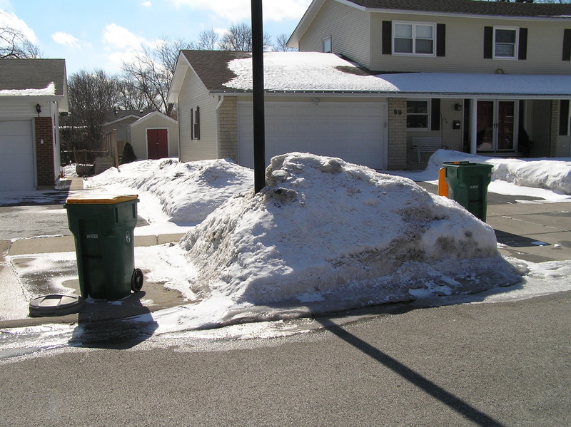 View to the south from the confluence.  This trash barrel has not blown to Indiana yet.