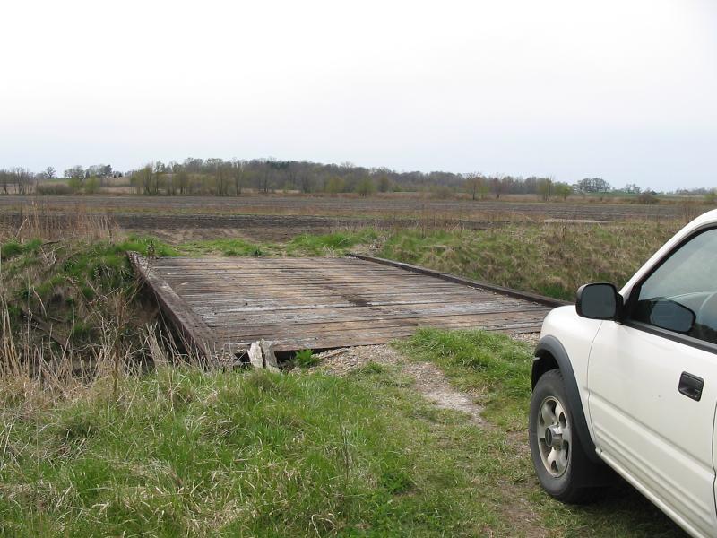 The confluence is just over this bridge.