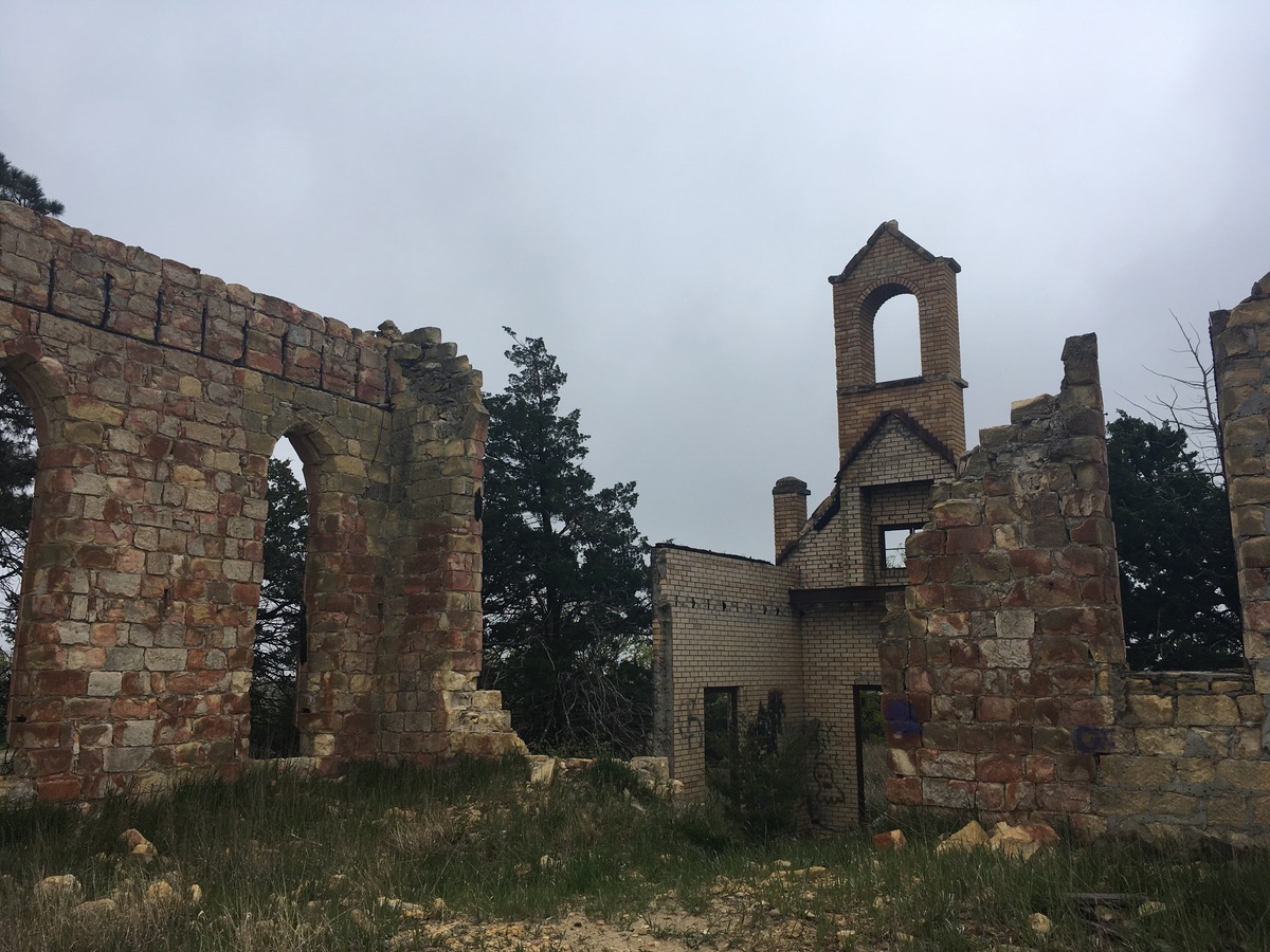 Ruins of the Catholic church in Emmeram on the way to the confluence from Hays