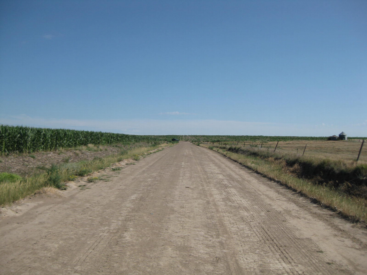 View north to the T intersection on the walk back to my car