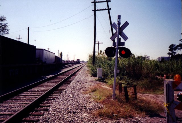 The wrong side of the tracks, 30 meters from the confluence.