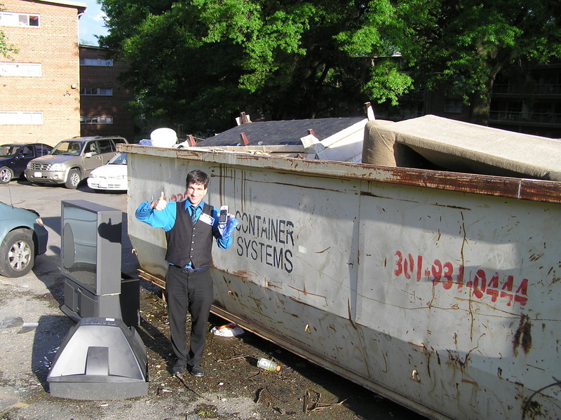 Sadly, the confluence does not lie inside this dumpster, but 50 meters south of here.