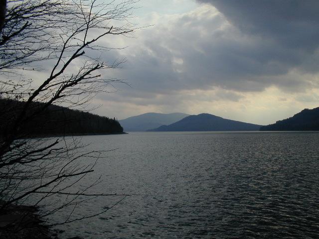 the confluence is halfway between the wooded point on the left and the bottom of the photo