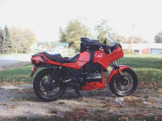 The Mighty Red Confluence Explorere (aka '88 BMW K75S) - lookin E along M-21.