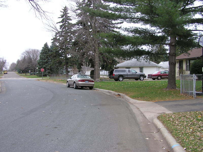 View South (towards nearby Hollaway Avenue)