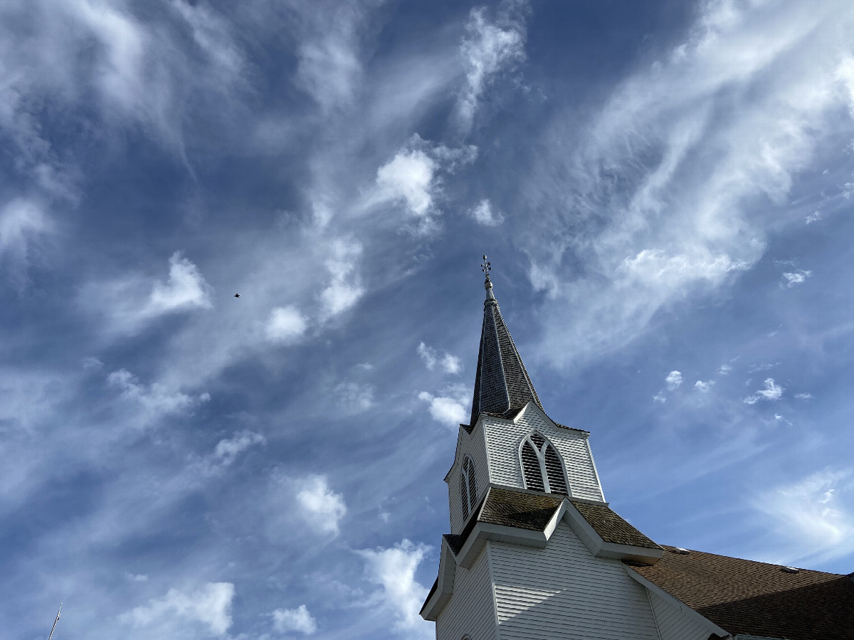 Church and sky near the confluence point.