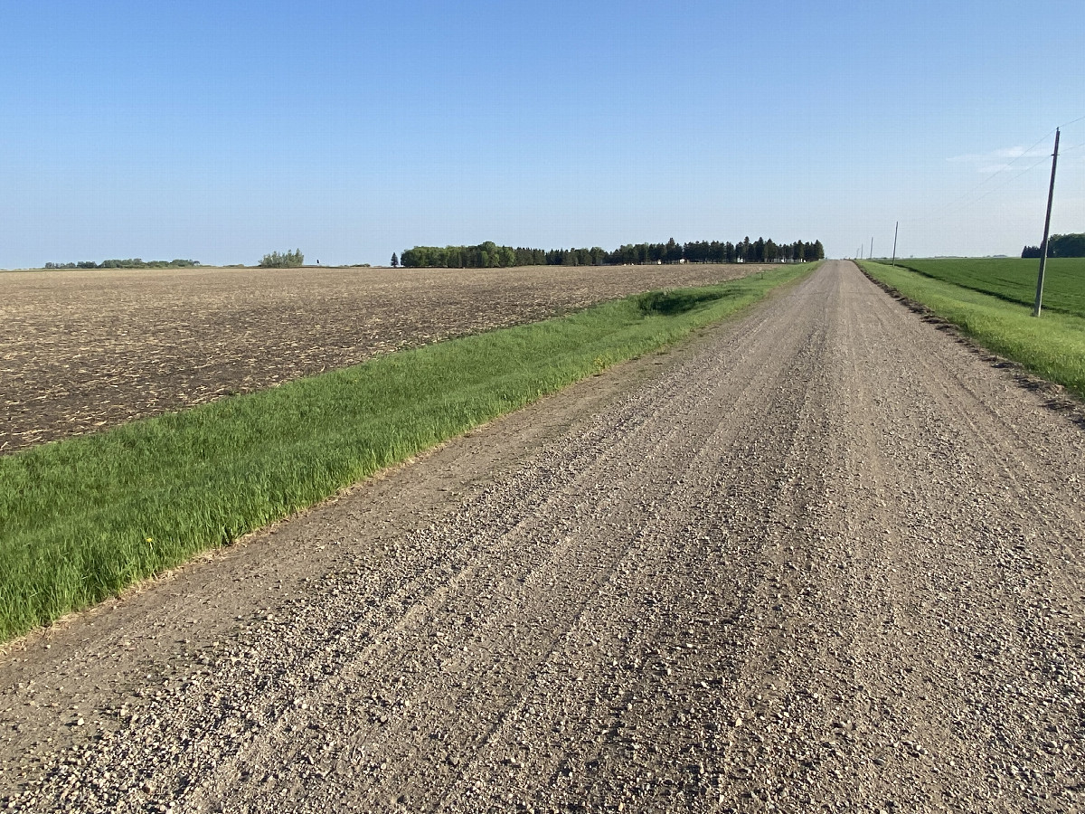 Nearest road to the confluence point. The confluence lies in the left field in the distance.