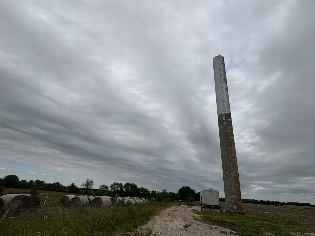 Water tower a few kilometers south of the confluence point. 