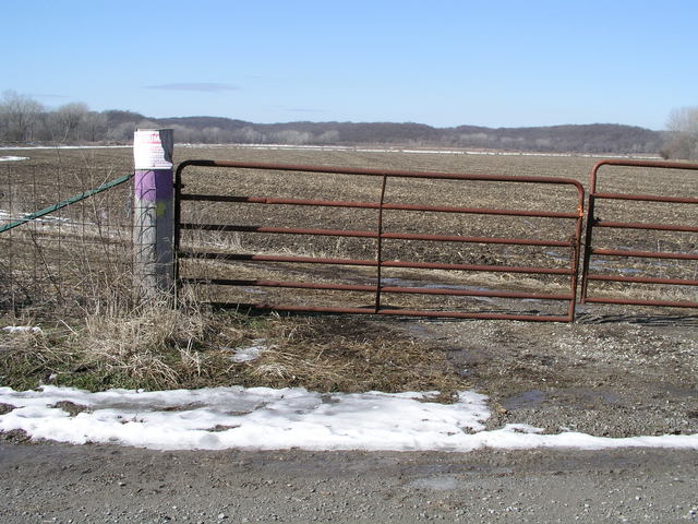 View .44 mile west toward 40N 95W from gate on CR 77.