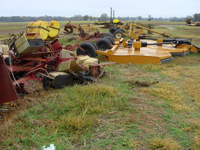 A large mowing deck is stored just south of 33N 91W.