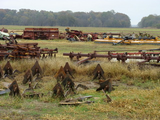 #1: 33N 91W is surrounded by a variety of equipment owned by Jim Newsom Trucking, Inc.