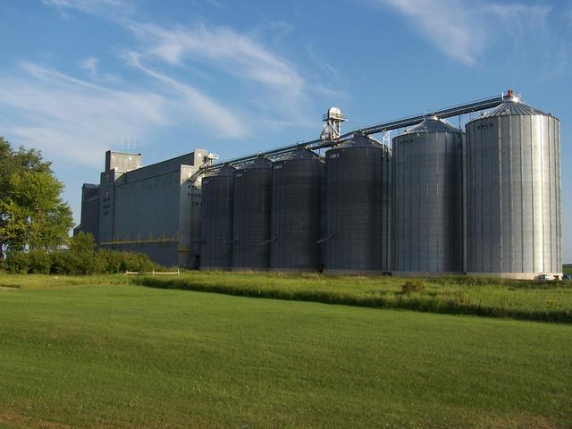 "Prosper Farmers CO-OP" elevator in Prosper.