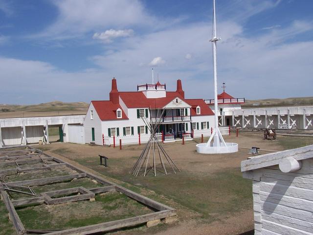 Fort Union Trading Post 3 km west of the confluence point.