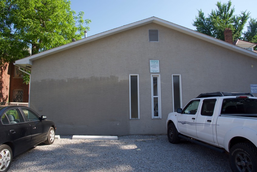 View South (towards the confluence point, which lies just inside this building)