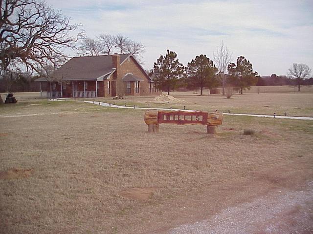Looking southeast toward the Willis house, closest building to the confluence.  The confluence is to the right (south) of the house approximately 100 meters.