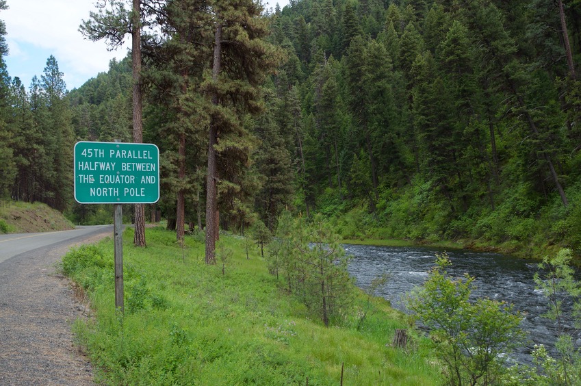 Road sign next to the John Day River, below the point 