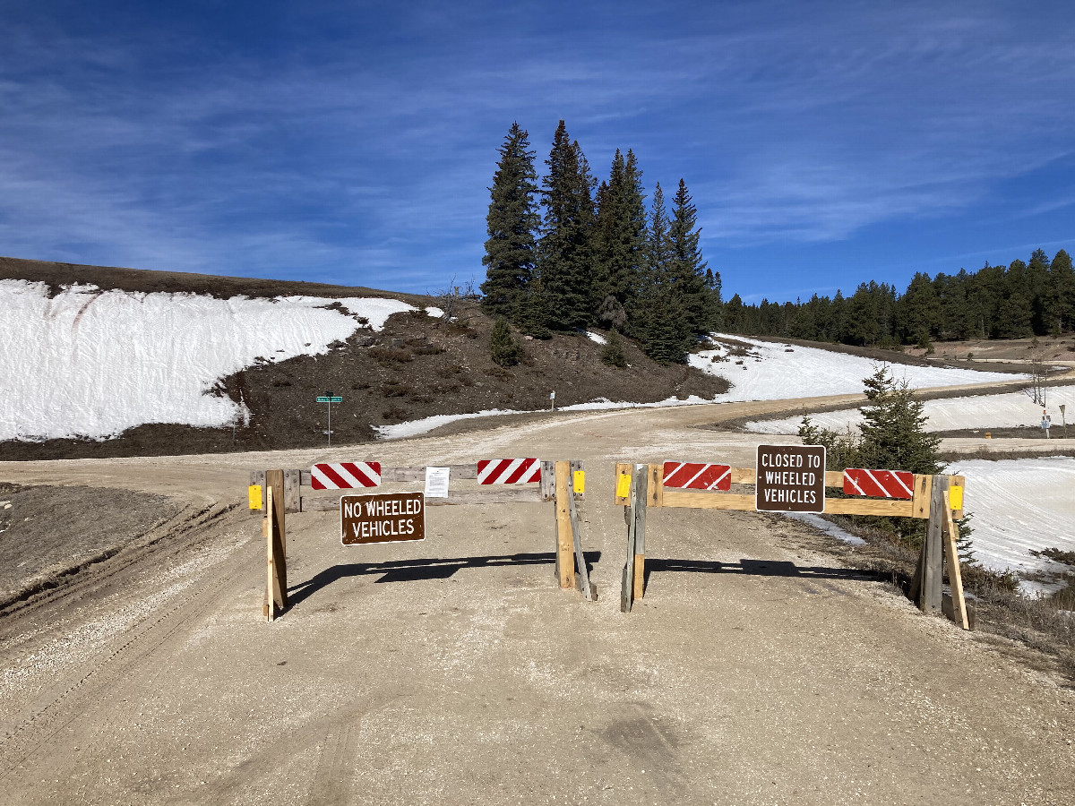 Winter road restriction at the junction of Deerfield Road/Boles Canyon Road