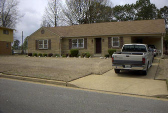 #1: The confluence is in the front yard of this house in suburban Memphis.