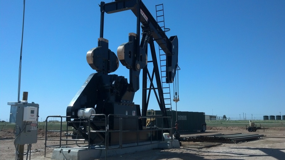 Closeup of the pump jack - 200 ft from the confluence