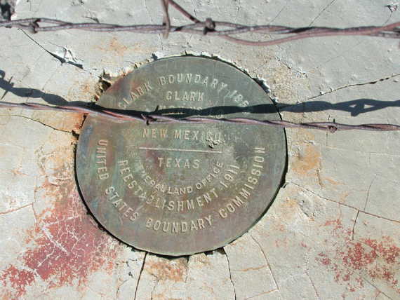 Texas/New Mexico border monument