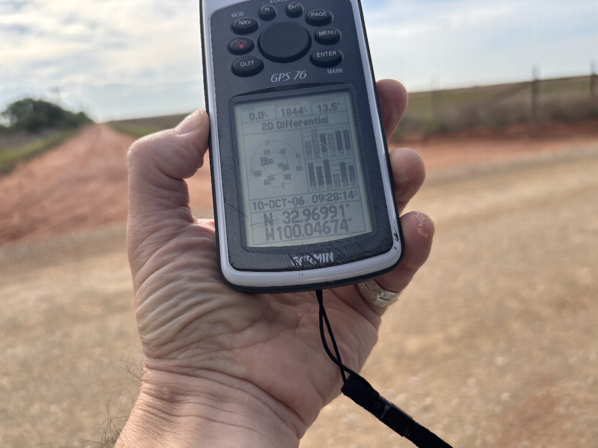 GPS reading in the vicinity of the confluence.  I got closer than this but given the security in the area, declined to take a GPS reading at my closest point. 