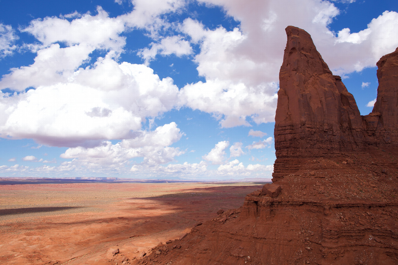 The confluence point lies 4.40 miles away, in the lower center of this photo