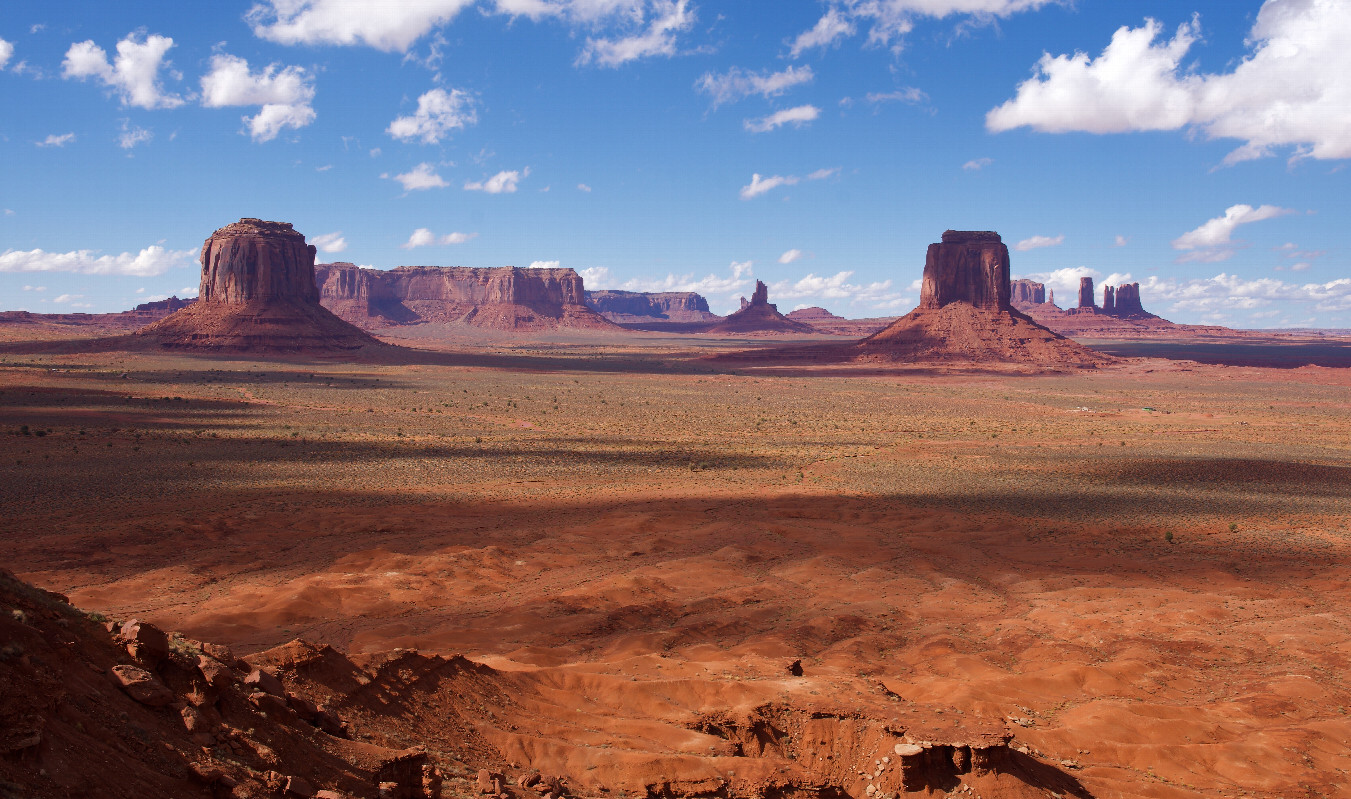 A more scenic view from the same spot.  (The confluence point lies off the right side of this photo.)