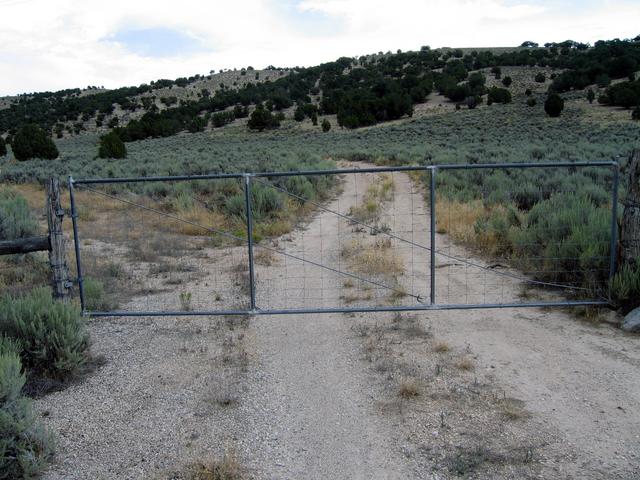 Confluence gate